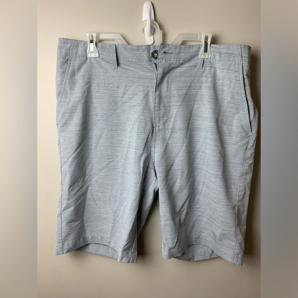 Men’s Grey BKE Buckle Hybrid Standard fit athletic walking shorts size 36W/21L
